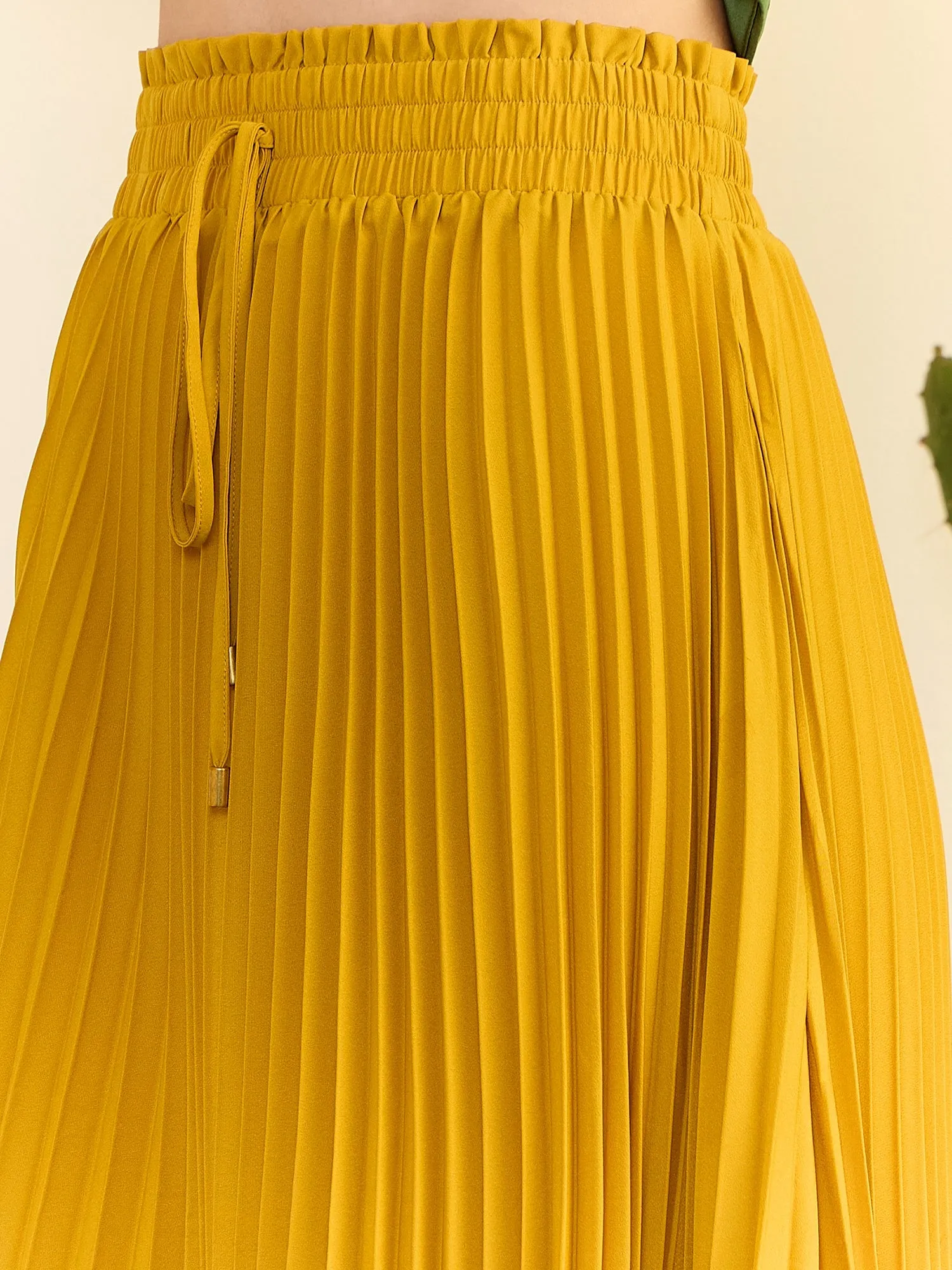 Berrylush Women Solid Yellow High-Rise Elastic Waist Tie-Up Straight Hem Pleated Midi Skirt