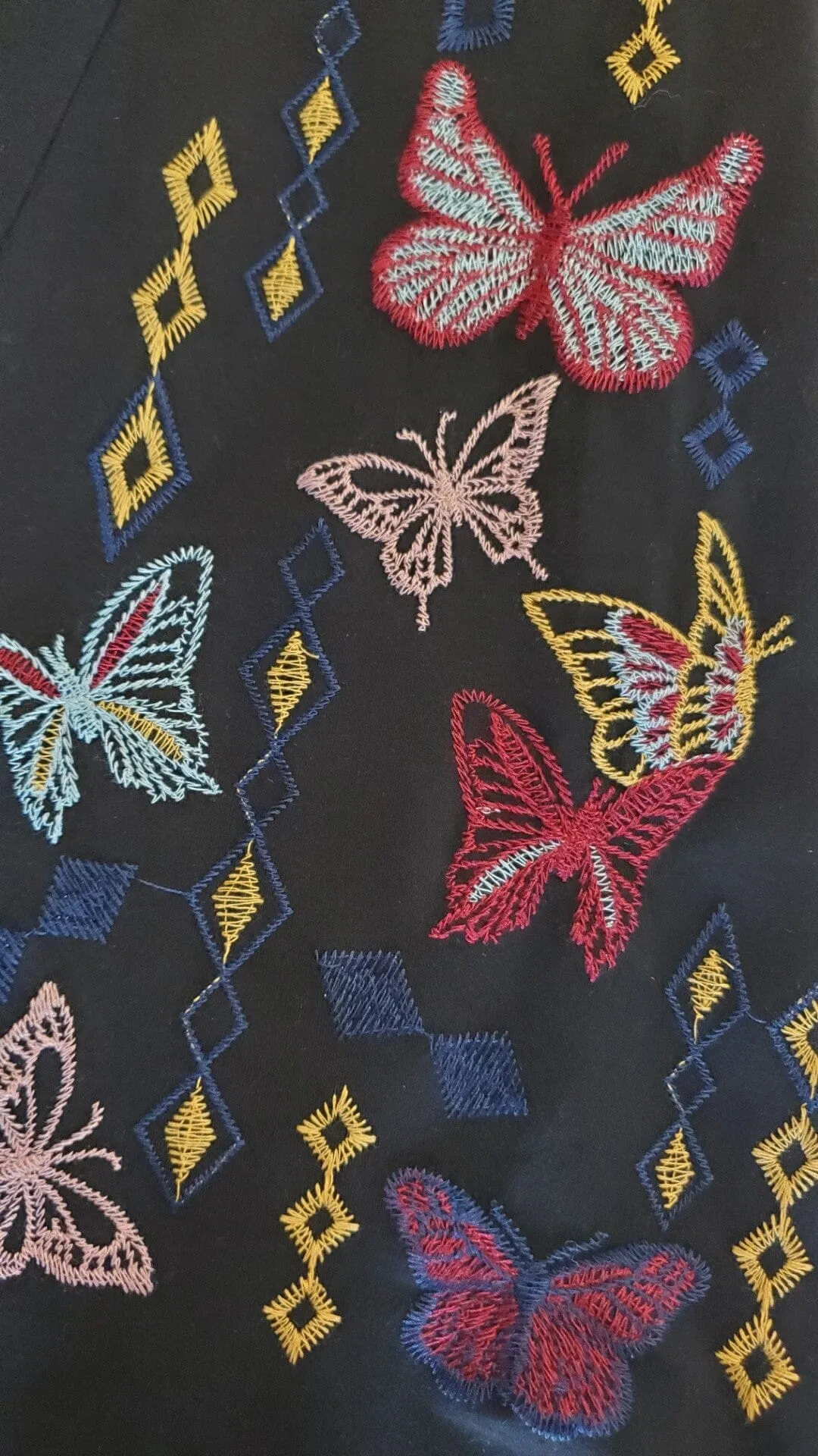 BUTTERFLY EMBROIDERED BLACK FLARED LEGGING