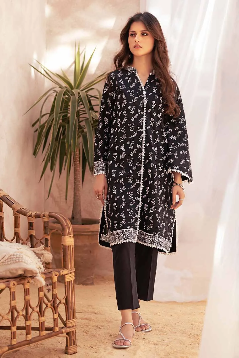 Gul Ahmed Monochrome Black & White – 2PC Printed Lawn Unstitched Suit BT-32007