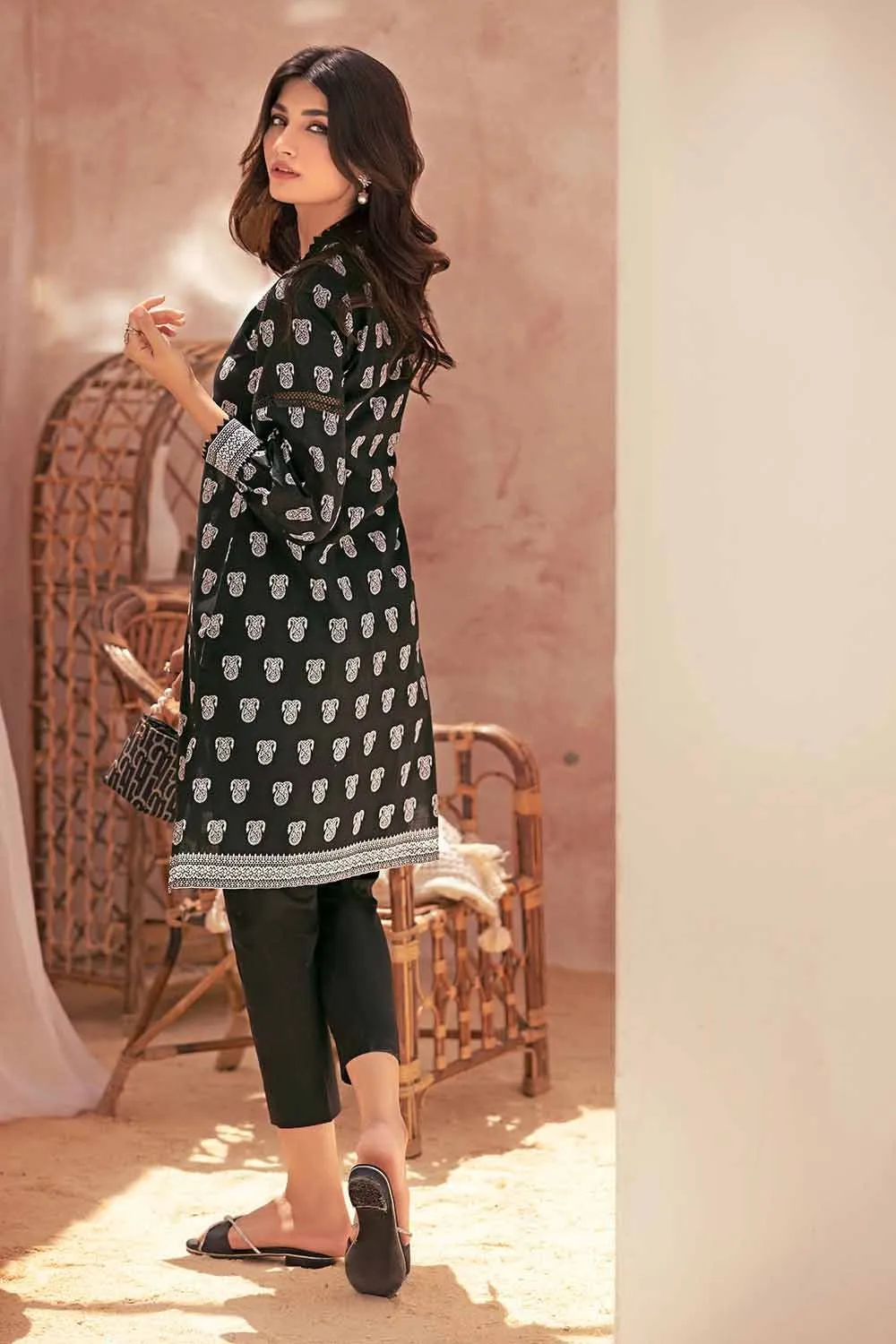 Gul Ahmed Monochrome Black & White – 2PC Printed Lawn Unstitched Suit BT-32008