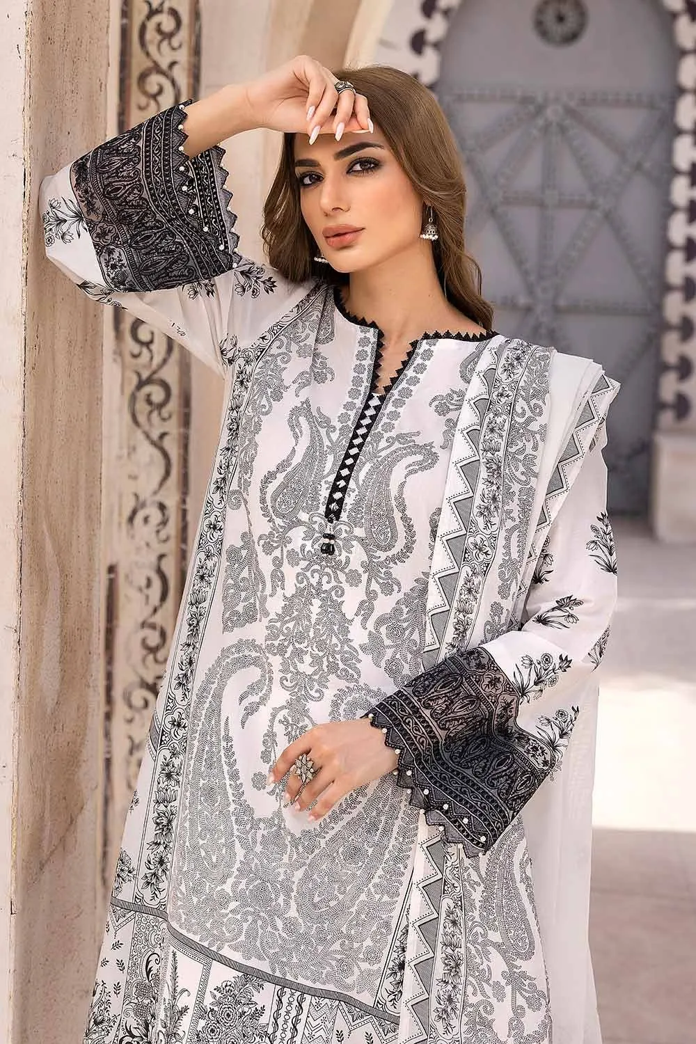 Gul Ahmed Monochrome Black & White – 3PC Unstitched Embroidered Lawn Suit with Organza Neckline B-32034