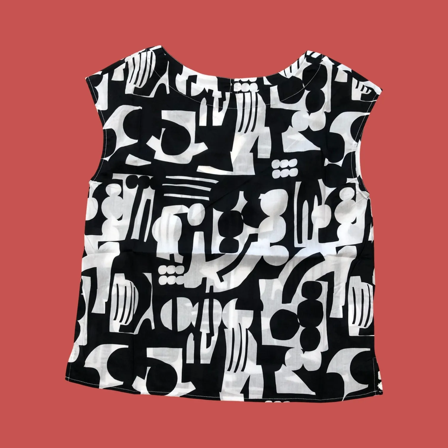 Origami Doll Lindsay Black & White Abstract Top